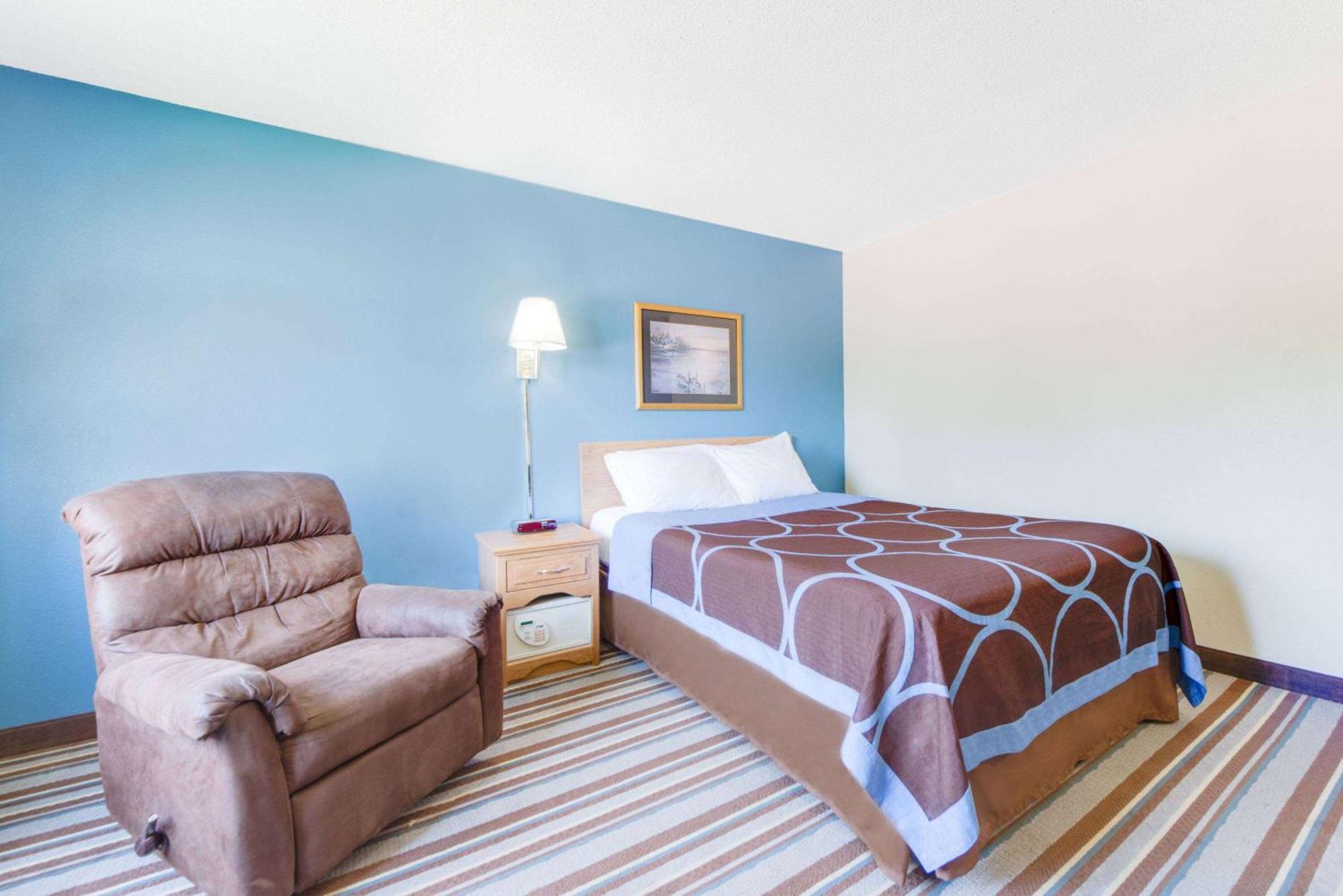Super 8 By Wyndham Burlington Otel Dış mekan fotoğraf
