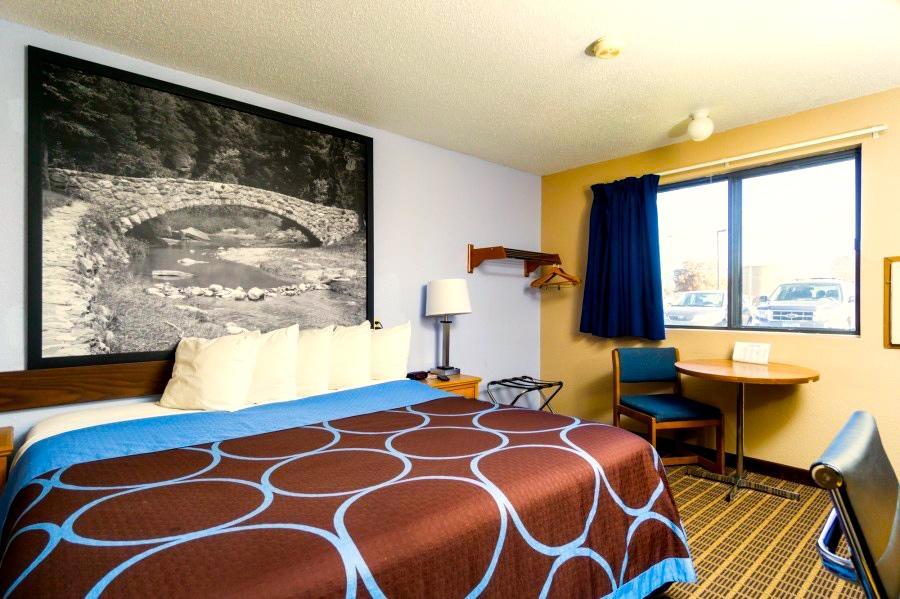 Super 8 By Wyndham Burlington Otel Dış mekan fotoğraf