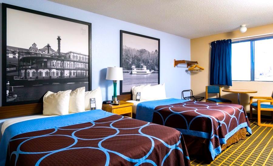 Super 8 By Wyndham Burlington Otel Dış mekan fotoğraf