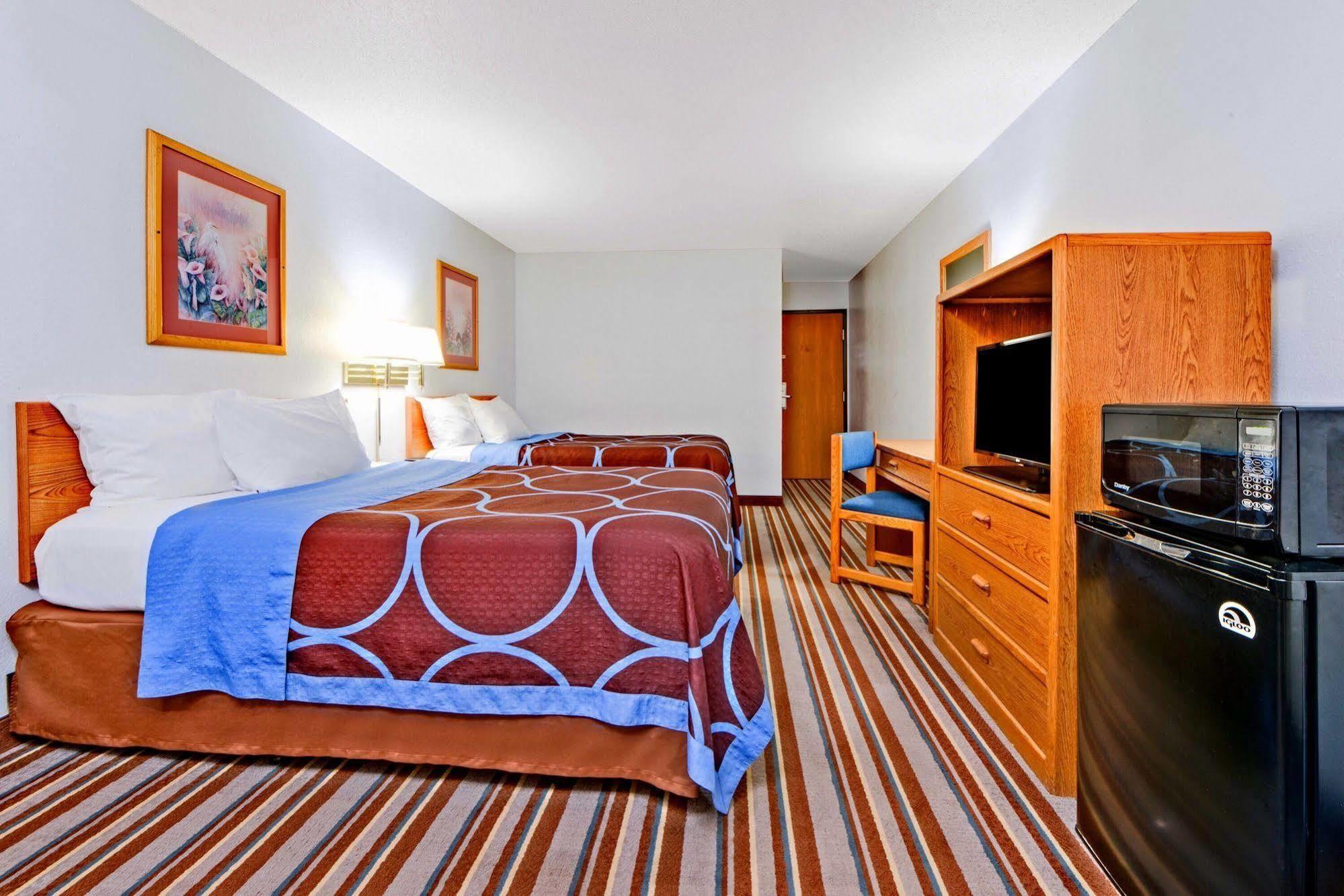 Super 8 By Wyndham Burlington Otel Dış mekan fotoğraf
